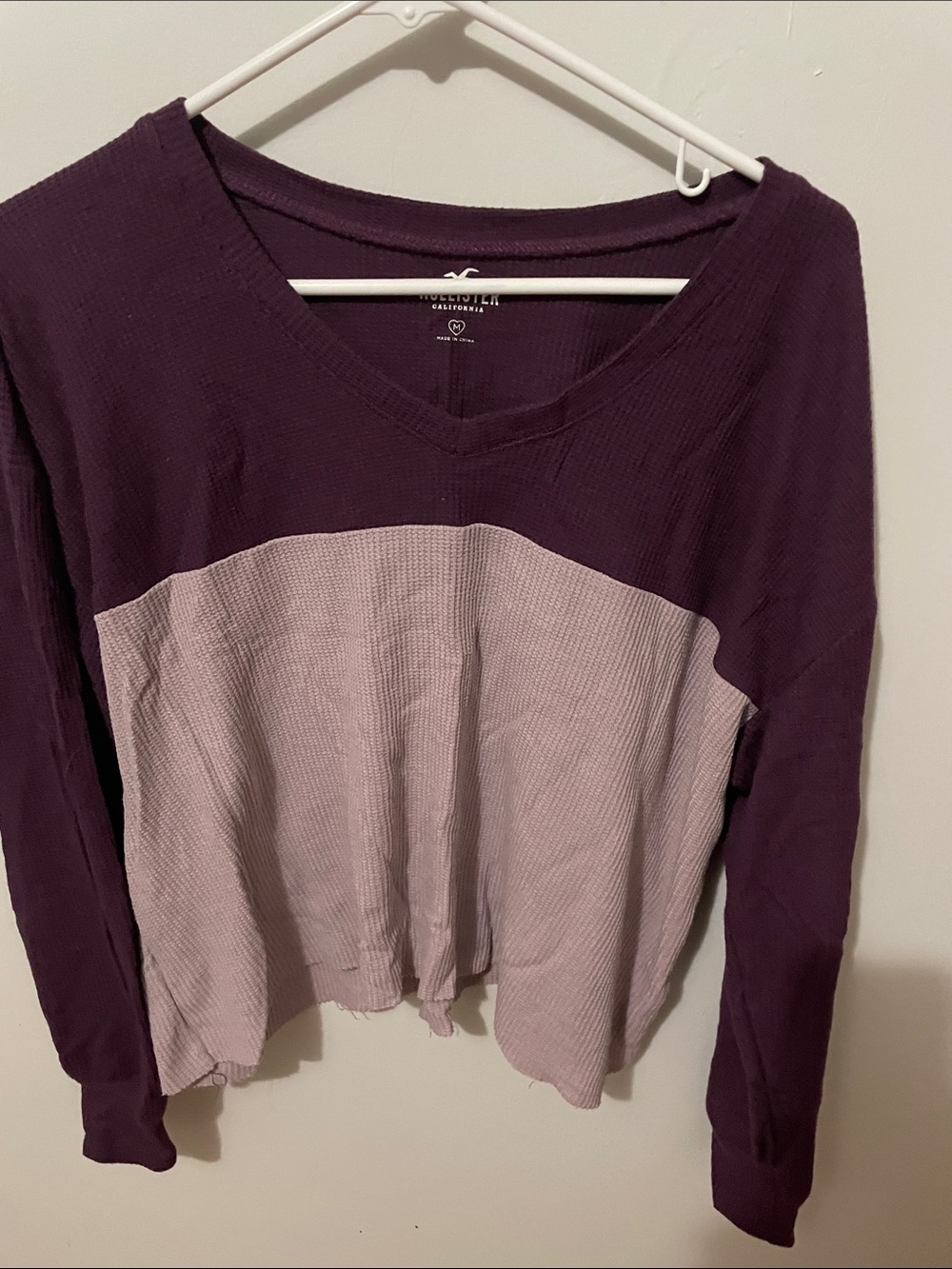Hollister Two-Tone Waffle V-Neck Long Sleeve Top in Plum and Light Pink